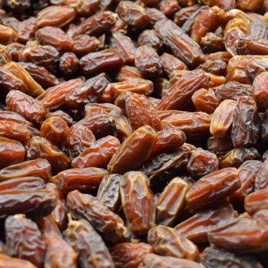 İstanbul, Türkiye 'de bir pazar yerinde satıldı. Organik taze besin değeri yüksek kurutulmuş hurma jool taneleri, hurma medjool meyve dokusu