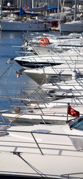 Marina Venter Både Mange Både Marinaen Istanbul Tyrkiet - Stock-foto