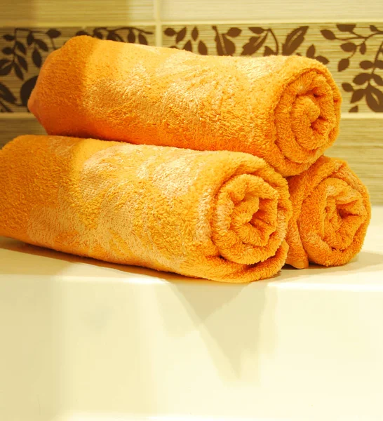 Three Orange Rolled Towels Ceramic Sink Luxurious Clean Bathroom — Stock Photo, Image