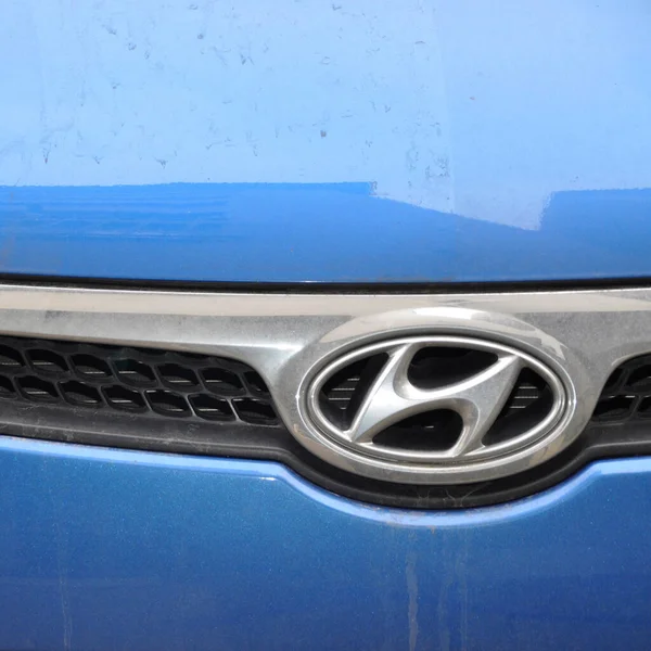 Hyundai Logo Metallo Cromato Auto Lusso Istanbul Città Febbraio 2012 — Foto Stock