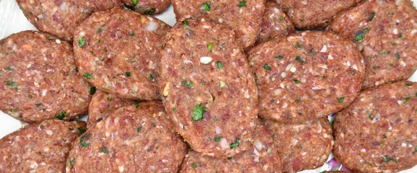 Boulettes Viande Bœuf Crues Faites Avec Diverses Épices Maison Bœuf — Photo