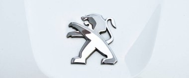 Peugeot krom metal logosu, İstanbul 'da lüks araba, 23 Haziran 2017 İstanbul pendik ikinci el araba pazarı