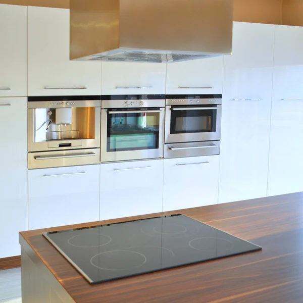 Interior Luxurious Modern Kitchen Equipment White Walnut Cabinets — Stock Photo, Image