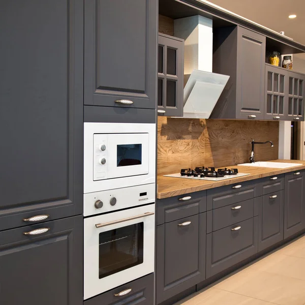 Interior Luxurious Wooden Modern Kitchen Equipment Grey Cabinets — Stock Photo, Image