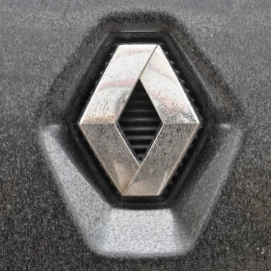 Renault krom metal logosu, İstanbul 'da lüks otomobil, 29 Aralık 2010 İstanbul Pendik Türkiye otomobil pazarı