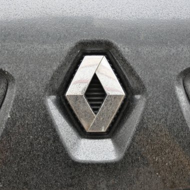Renault krom metal logosu, İstanbul 'da lüks otomobil, 29 Aralık 2010 İstanbul Pendik Türkiye otomobil pazarı