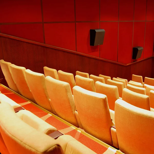 Sala Cine Moderno Asientos Cómodos Vacíos Beige Asientos Cine Silla — Foto de Stock