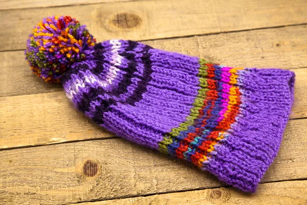 Lana Lavorata Mano Maglia Inverno Cappello Molto Colorato Isolato Sfondo — Foto Stock