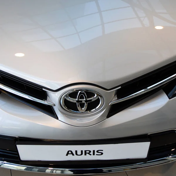 Toyota Auris Chrom Metal Logo Luxusní Auto Istanbulu Turecko — Stock fotografie