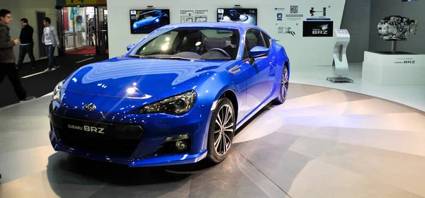 Vue Face Luxe Subaru Brz Sous Les Lumières Dans Showroom — Photo