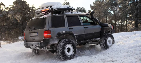 One Suv 4X4 Cars Snowy Road Winter Season Very Cold — Stock Photo, Image