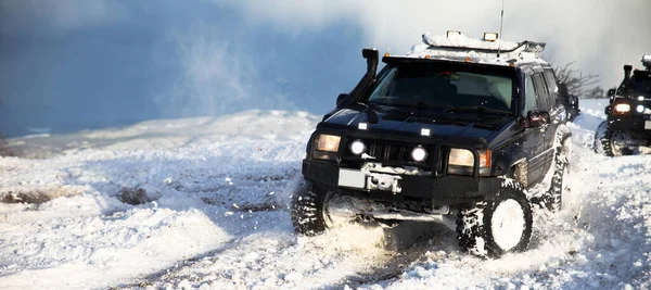 One Suv 4X4 Cars Snowy Road Winter Season Very Cold — Stock Photo, Image