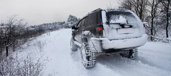 One Suv 4X4 Cars Snowy Road Winter Season Very Cold — Stock Photo, Image