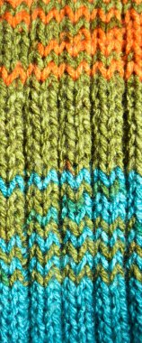 Yünden desenli kumaş. El yapımı örgü kumaş turkuaz ve yeşil yün arkaplan dokusu