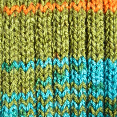 Yünden desenli kumaş. El yapımı örgü kumaş turkuaz ve yeşil yün arkaplan dokusu