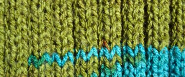 Yünden desenli kumaş. El yapımı örgü kumaş turkuaz ve yeşil yün arkaplan dokusu