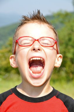 Açık ağız çocuk