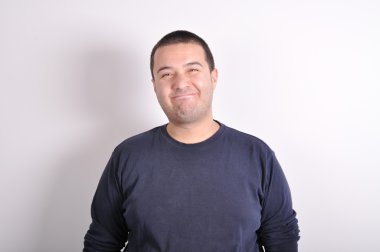 Genç adam yüz ifadesi