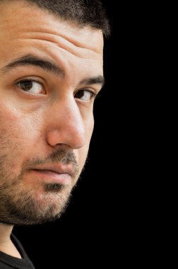 Genç adam yüz ifadesi