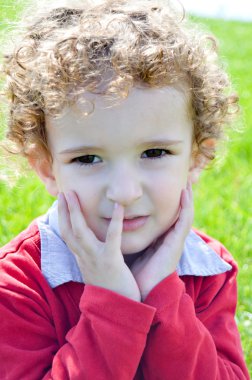 3 yaşındaki çocuğun yüz ifadesi