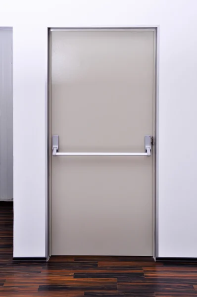 Acil çıkış kapısı