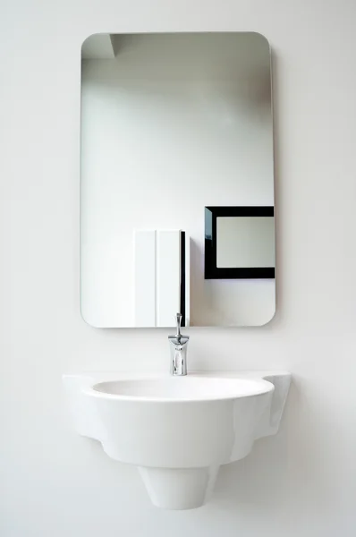 Lavabo de baño moderno — Foto de Stock