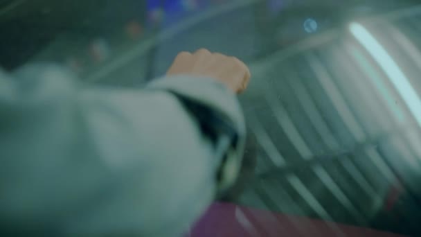 Woman drawing heart shape on the cars window with her finger - alone young woman draw on dusty rear window of the car on a late night — Wideo stockowe