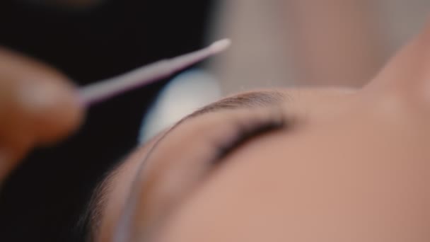 Woman master in the beauty salon work on eyelash extension to the client. Profession in the field of beauty services — Stock Video