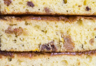 Tatlı meyveli kek üzümlü