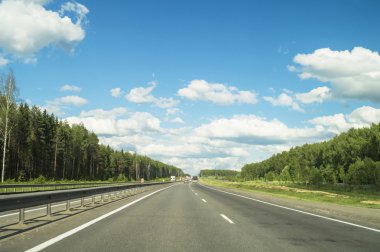 Arabalar superhighways üzerinde hareket
