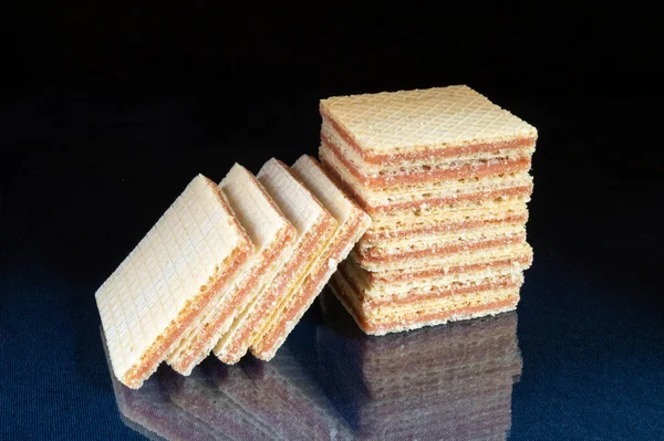 Leckere Waffeln Liegen Reflektiert Auf Einem Glastisch Süße Produkte Der — Stockfoto