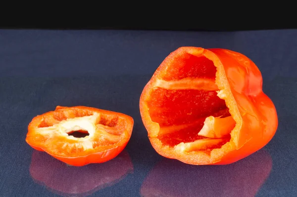 Empty Sweet Pepper Rests Glass Table Reflection Products Feeding Black — Stock Photo, Image