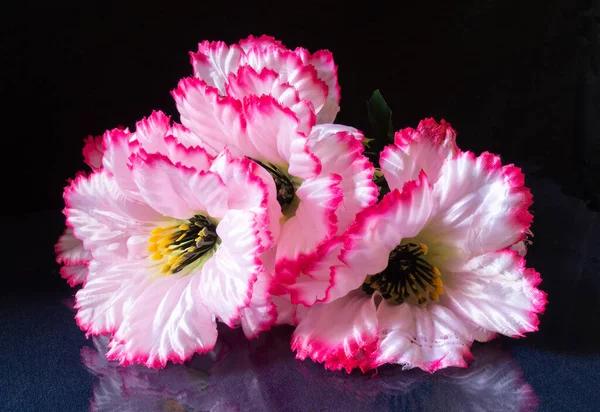 Konstgjorda Blommor Vacker Och Ljus Bakgrund Närbild Horisontellt Färgfoto Bukett — Stockfoto