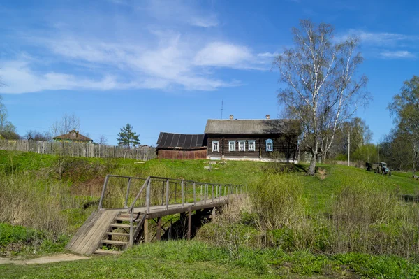 Rustieke landschap op achtergrond blauwe hemel — Stockfoto