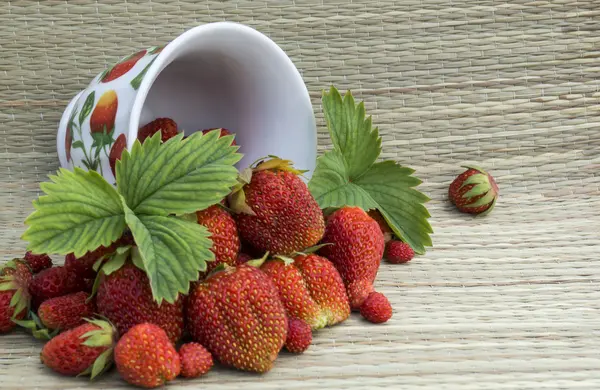 红色的草莓的背景 — 图库照片