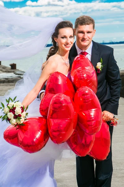 Beautiful bride with groom on seashore — Stock Photo, Image