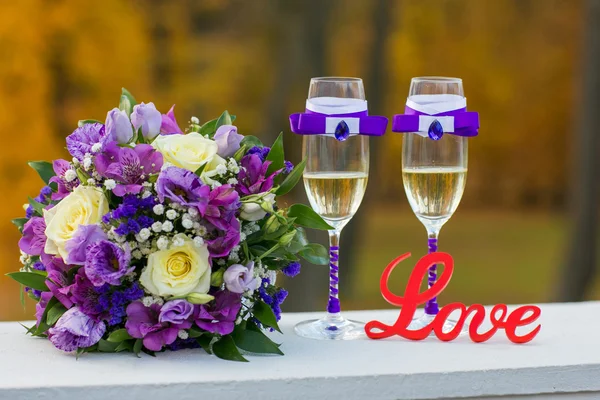 Instalación de la boda con signo de madera Amor — Foto de Stock