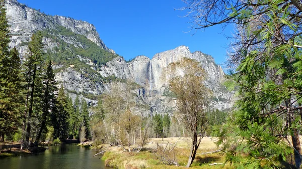 Río Merced en el Valle de Yosemite —  Fotos de Stock