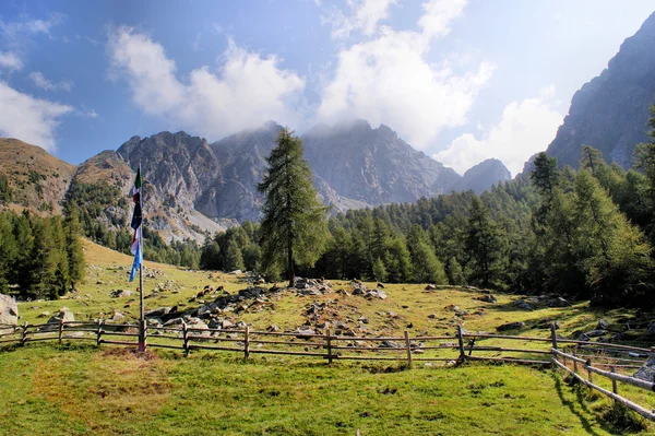 Horská krajina v Alpách sarntal — Stock fotografie