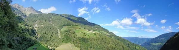 Pintura: equipamentos e suprimentos em South Tyrol, Italia — Fotografia de Stock