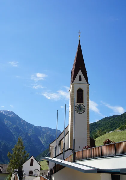 阿尔卑斯山的教堂 — 图库照片
