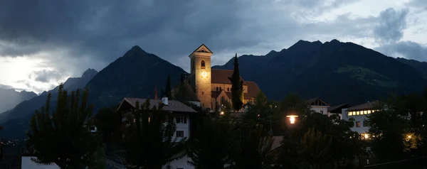Panorama v noci v Jižním Tyrolsku — Stock fotografie