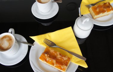 Kahve ve kayısı pastası