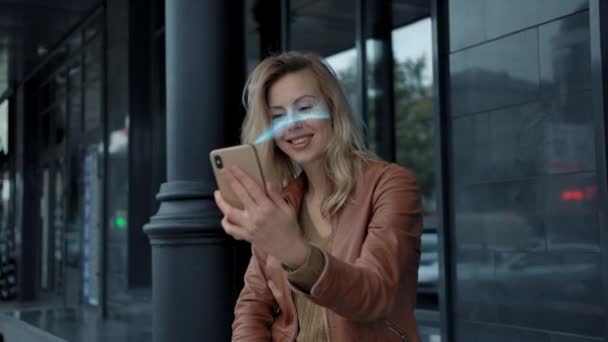 Smart Phone Technologie met behulp van gezichtsherkenning Biometrie Iris Moderne Mensen 4k — Stockvideo