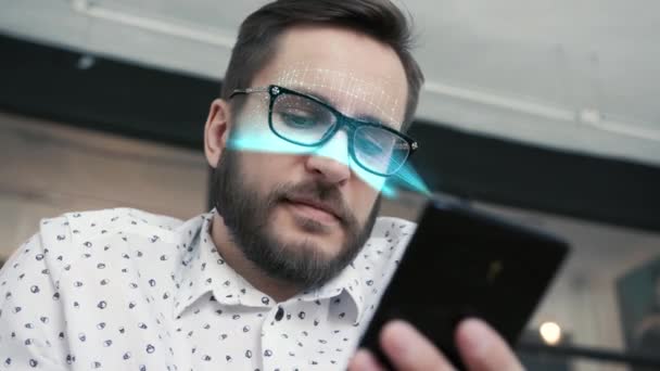 Технология Smart Phone с использованием биометрии распознавания лиц Iris Modern People 4k Лицензионные Стоковые Видеоролики