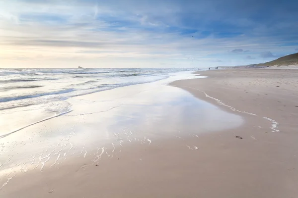 Piaszczysta plaża na Morzu Północnym — Zdjęcie stockowe