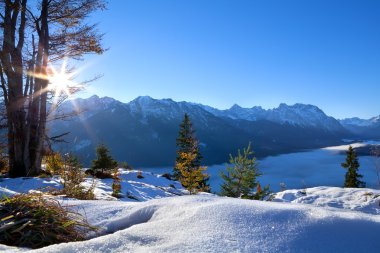 gündoğumu kış Alpler üzerinden