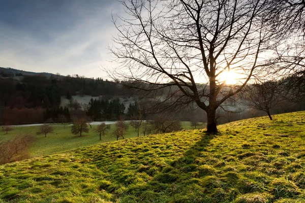 Coucher de soleil dans les basses montagnes — Photo