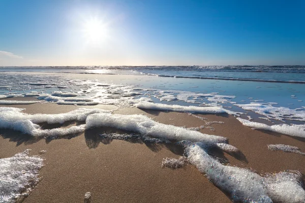 Slunce nad pláží Severního moře — Stock fotografie