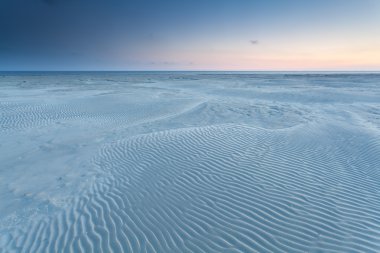 Kuzey Denizi sahilde kum doku